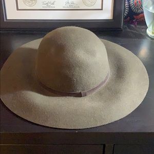 Very cute olive green hat